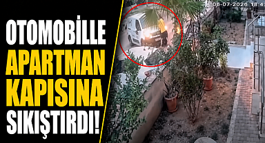 Antalya'da korkunç anlar! Tartıştığı kişiyi otomobille apartman kapısına sıkıştırdı