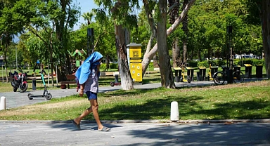 Antalya kavruluyor! Termometreler 44 dereceyi gördü, Konyaaltı sahili dolup taştı