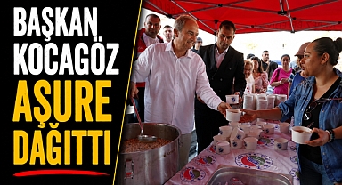 Antalya Kepez’de aşure kazanları kaynadı! Başkan Kocagöz vatandaşlara kendi elleriyle ikram etti