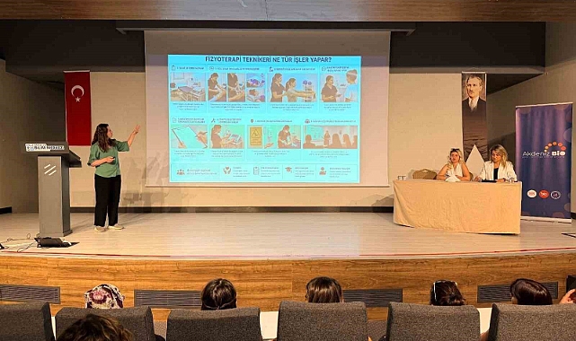 Antalya Kepez'de geleceğin meslekleri masaya yatırıldı! Gençler kariyer yolculuğuna uzmanlarla yön verdi