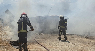 Antalya Kepez'de korkutan yangın! Siyah dumanlar şehrin üzerini kapladı