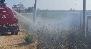 Antalya Manavgat’ta alevler hızla yayıldı! Konteynerlere ulaşmadan durduruldu 
