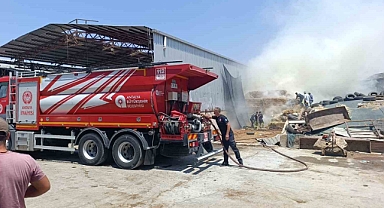 Antalya Manavgat’ta bir kıvılcım yetti! 30 ton saman alevlere teslim oldu