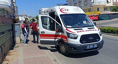 Antalya Manavgat'ta feci çarpışma! Motosikletteki 2 kişi yaralandı