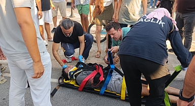 Antalya Manavgat'ta kontrolden çıkan motosiklet yayalara çarptı! Kaza kamerada