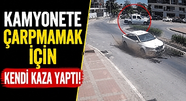 Antalya Manavgat'ta korkutan kaza! Kamyonete çarpmamak için fren yaptı, yola savruldu