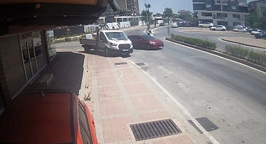 Antalya Manavgat'ta otomobile çarpmamak isterken devrildi!