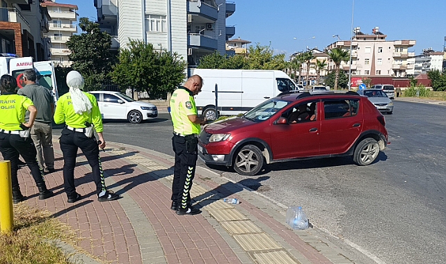 Antalya Manavgat'ta ticari taksi ile otomobil çarpıştı: 4 yaralı