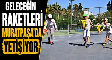 Antalya Muratpaşa'da çocuklar kortlarla buluşuyor! Ücretsiz tenis eğitimlerine yoğun ilgi