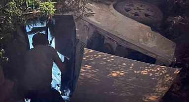 Antalya Serik'te otomobil ağaçlık alana daldı! Kadın yolcu yaralandı