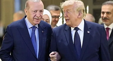 Erdoğan Trump buluşmasında çok konuşulacak kareler! Koluna girip uzun süre sohbet etti