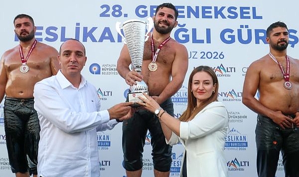 Feslikan'da Başpehlivan Erkan Taş oldu! 850 pehlivanın mücadelesi nefes kesti