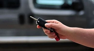 Kusurlu araç satan çeteye dev operasyon! Dolandırıcıların kilometre oyunu ortaya çıktı! 