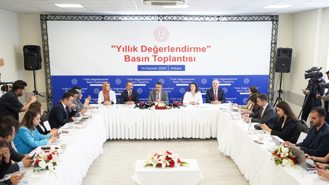 Bakan Tekin: Öğrenciler, listede yazdığının iki katı misafirle gelmek isteyince tartışma başlıyor