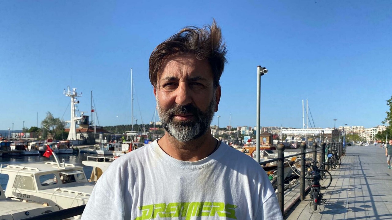 Dalışta, kuyruğu kesilip, halat bağlanmış vatozu görüntüledi