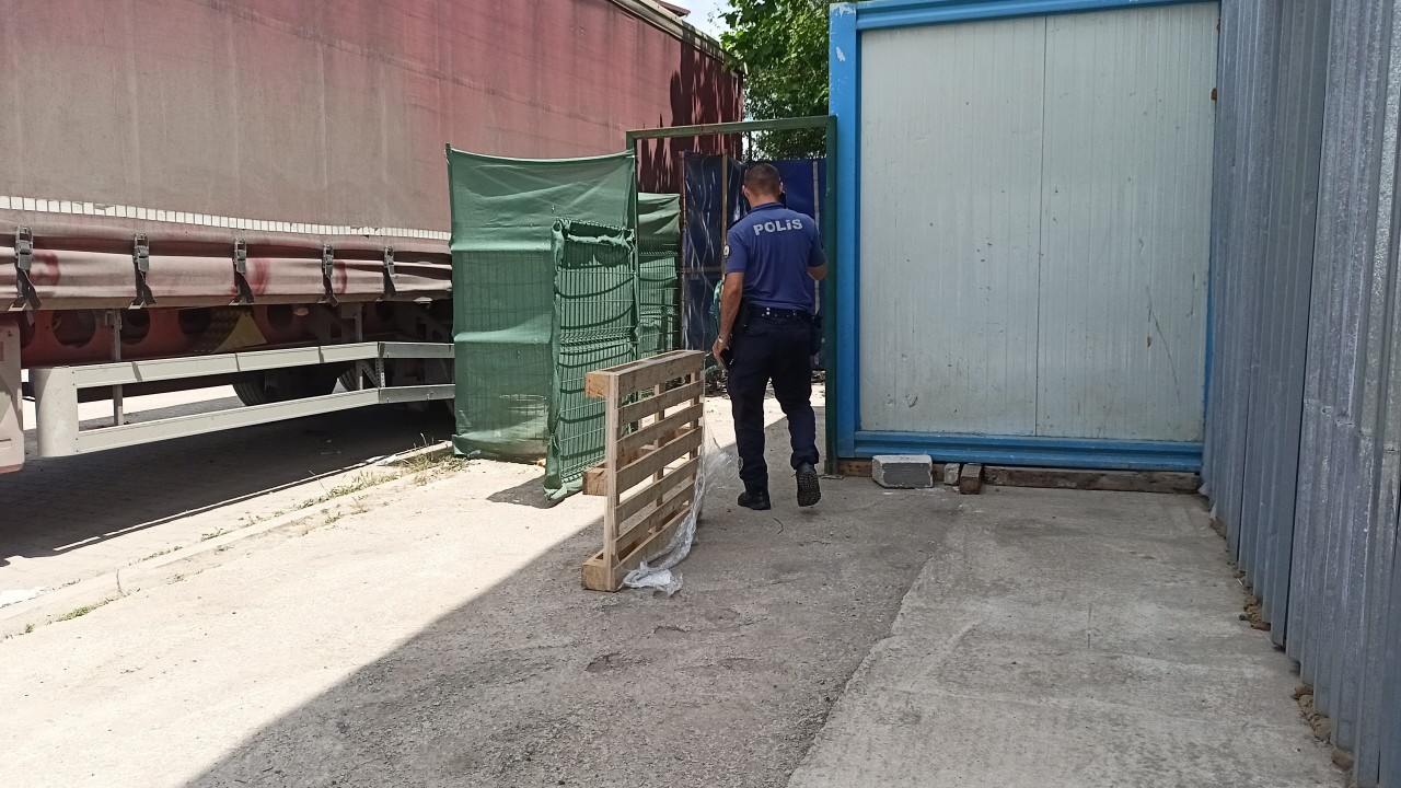 KOCAELİ Silahını temizlerken ortağının oğlunu vurdu (VİDEO EKLENDİ)