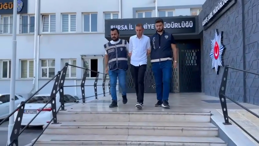 Sahte kimlikle 2 yıldır polisten kaçan şüpheli, çalıştığı restoranda yakalandı