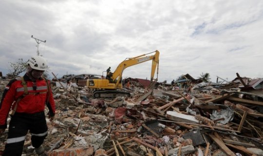 2 binden fazla kişinin öldüğü depremden geriye enkaz kaldı