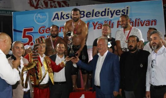 5. Geleneksel Yağlı Pehlivan Güreşleri'nde altın kemerin sahibi belli oldu