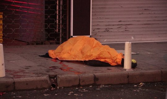 6 katlı binanın çatısından düşen genç hayatını kaybetti