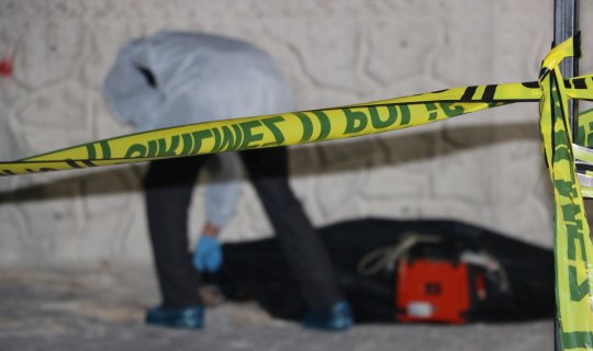 6. kattan düşen anne öldü, 3 yaşındaki çocuğu ağır yaralı