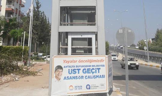 Antalya'da üst geçitlere asansör sistemi kuruluyor