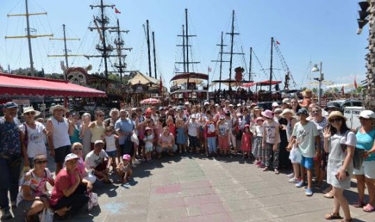 Adalya Vakfı, özel çocuklar için Antalya turu düzenledi