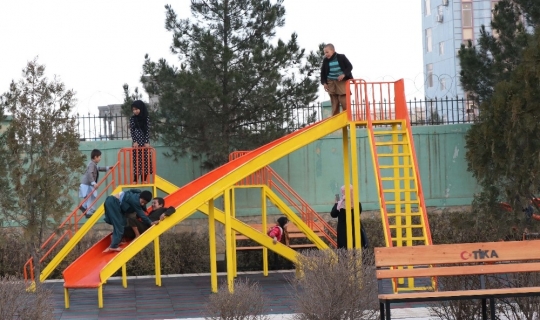 Afganistan’da Kadınlar Bahçesi için çocuk oyun parkı ve dinlenme alanı