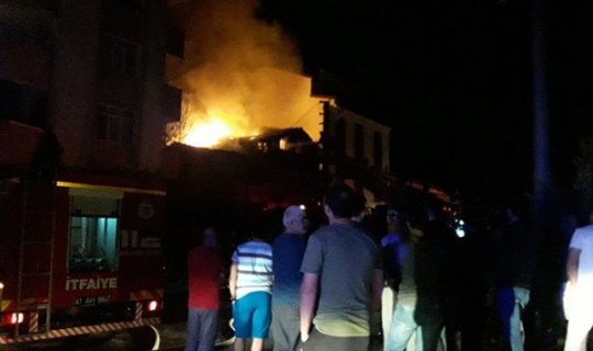 Ahşap evde yangın : Ölü ve yaralılar var