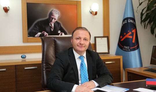 Akdeniz Üniversitesi Rektörü Ünal'dan öğrencisine esprili yanıt