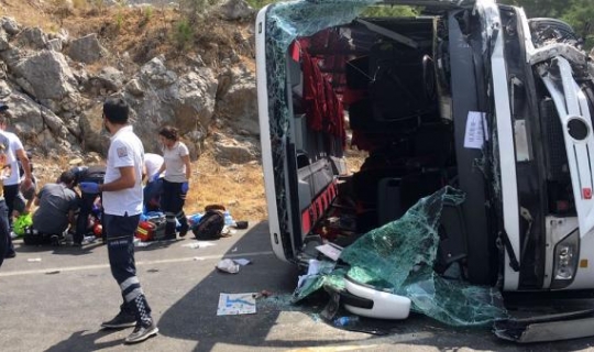 Akseki'deki kazada 2 ölü 30 yaralı