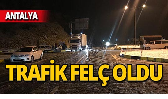 Antalya'da kar hayatı felç etti: Araçlar yolda kaldı!