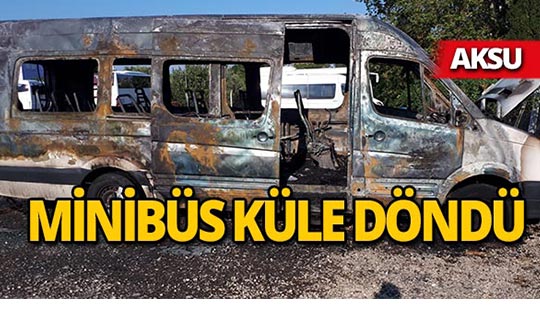 Aksu'da turist taşıyan minibüs alev alev yandı!