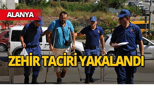 Alanya'da koltuk değnekli zehir taciri yakalandı