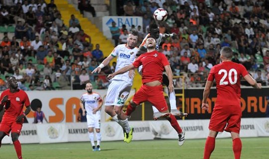 Alanyaspor hazırlık maçında Antalyaspor’u konuk etti