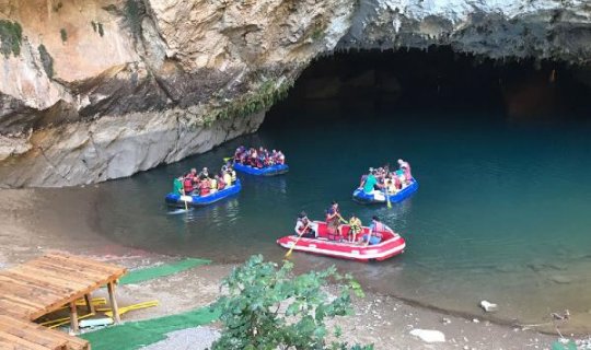 Altınbeşik Mağarası'na akın akın geliyorlar