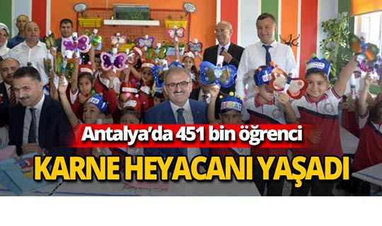 Antalya'da 451 bin öğrenci karne aldı