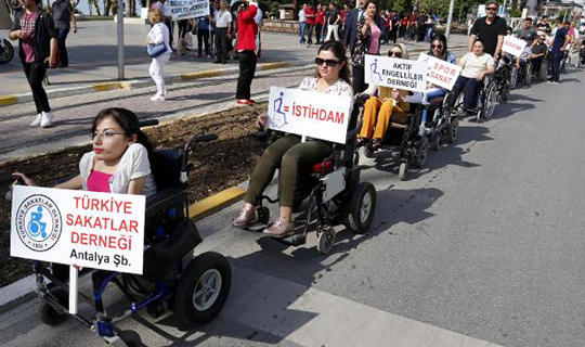 Antalya'da engelliler sorunlarına dikkat çekti