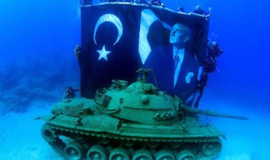 Antalya'da su altında 30 Ağustos Zafer Bayramı böyle kutlandı