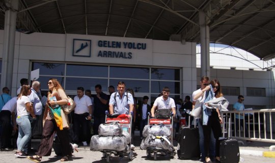 Antalya turizmde rekor kırmaya devam ediyor