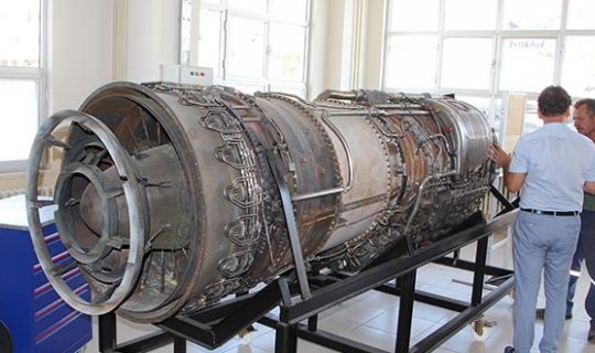 Antalya'daki liseye kapalı kutu içerisinde dev hediye