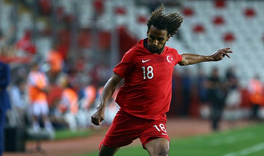 Antalyasporlu sporcu ilk kez ay-yıldızlı formayı giydi