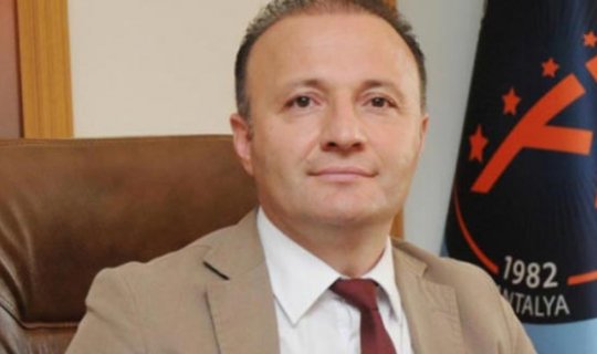 AÜ Rektörü'nden öğrencisine esprili yanıt