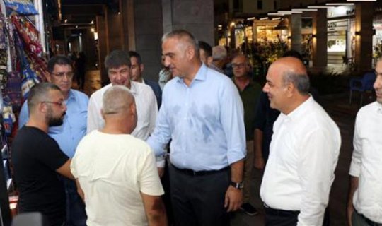 Bakan Ersoy'dan Kemer'de esnaf ziyareti