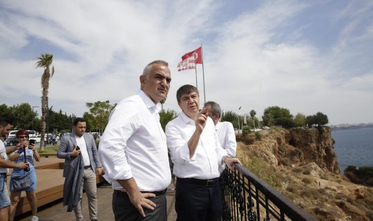 Bakan Ersoy: 'Konyaaltı sahili Antalya’ya çok yakıştı'