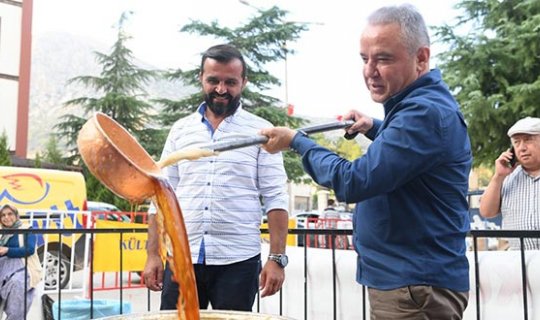 Başkan Böcek, Elmalı’da Pekmez Şenliği'ne katıldı