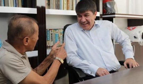 Başkan Türel'den eski futbolcu Eren'e ziyaret