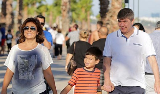 Başkan Türel haftanın yorgunluğunu Konyaaltı Sahili'nde attı