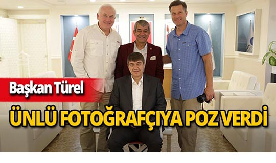 Başkan Türel Kanadalı ünlü fotoğrafçıya poz verdi