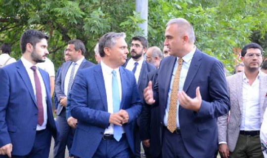 Başkan Uysal, Bakan Ersoy'u, Kaleiçi Old Town Festivali'ne davet etti